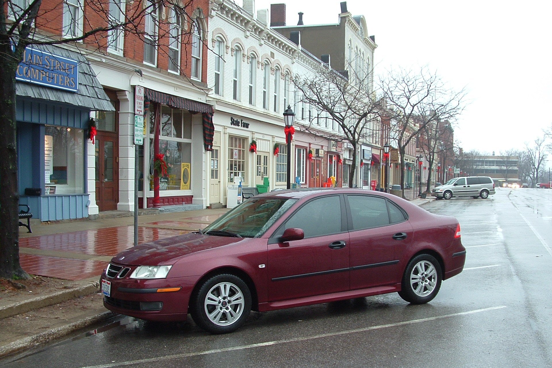 The square in CHARDON, Ohio, and Saab 9-3, December 2007